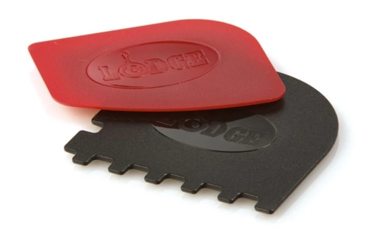 Lodge Scraper Set, 1 Grill Pan Black, 1 Pan Red